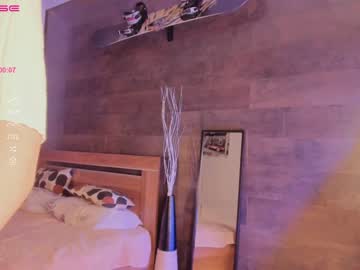 webcam girl yolandabertha live cam image #4873155