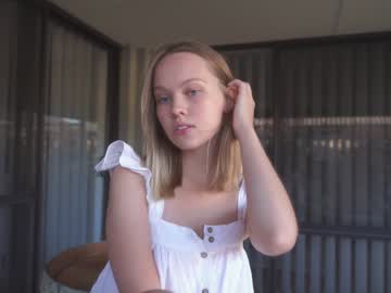 webcam girl bibi_it_is live cam image #5002587