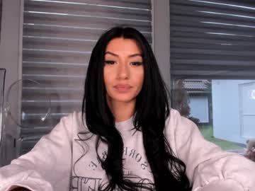 webcam girl white_snow_ live cam image #727329