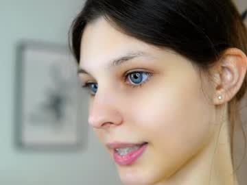 webcam girl peek_in_my_window live cam image #9961327