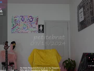 webcam girl petitebrat live cam image #9949522