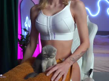 webcam girl emma_land live cam image #8354810