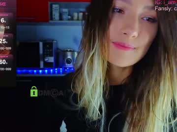 webcam girl crazzy_cherry live cam image #10393771