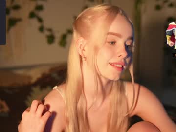 webcam girl mother__of__dragons live cam image #7544037