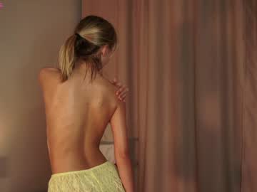 webcam girl mildredgarrett live cam image #11342485