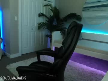 webcam girl oliviaowens live cam image #4912691