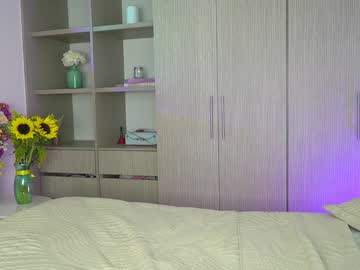 webcam girl veroniqe_lounge live cam image #7671681