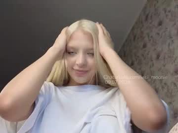 webcam girl lesi_moonie live cam image #10436812