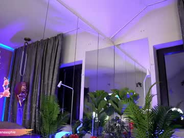 webcam girl serene_sophiex live cam image #11500107