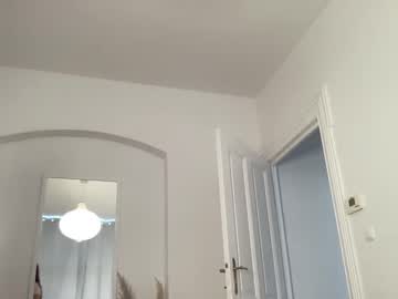 webcam girl strawberryjamx live cam image #2298913