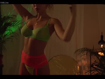 webcam girl chillwithkira live cam image #3306445