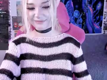 webcam girl broodmommyy3 live cam image #12761526