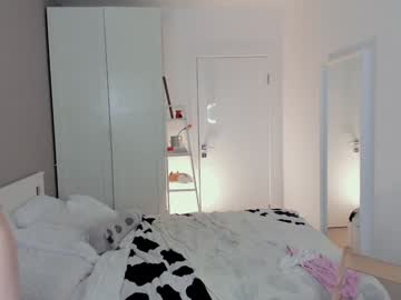 webcam girl gin_yoon live cam image #11100736