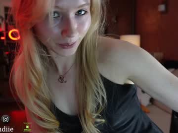 webcam girl bestblondiiecb live cam image #9159282