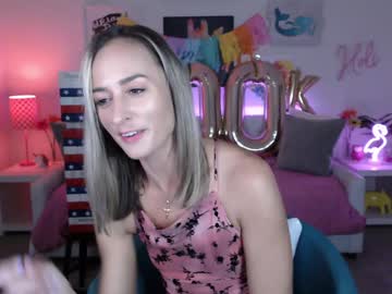 webcam girl holihurricane live cam image #12490315