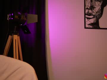 webcam girl lucie_beltran live cam image #6381706