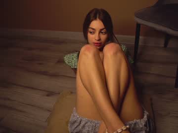 webcam girl cuteelsa_ live cam image #7905778
