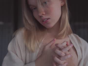 webcam girl bibi_it_is live cam image #5022141