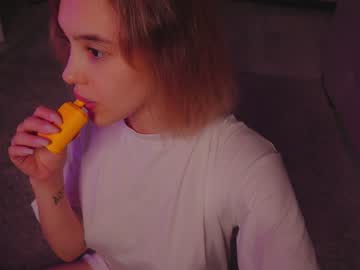 webcam girl angella_kleee live cam image #4114490