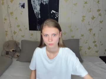 webcam girl phoebepaw live cam image #9817350