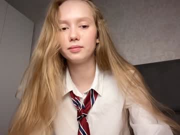 webcam girl lizzy_cutie live cam image #10634283