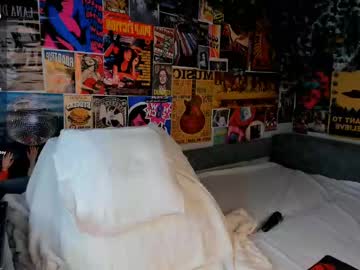webcam girl flirtykitty_ live cam image #12230444
