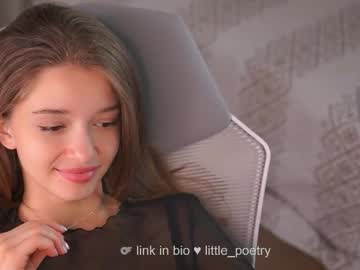 webcam girl little_poetry live cam image #12903449