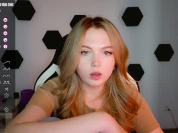 webcam girl small_blondee live cam image #6205424