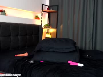 webcam girl lillieonyx live cam image #331455