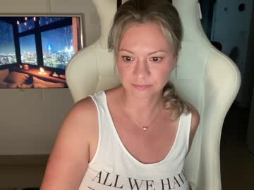 webcam girl kiradivine live cam image #3381206