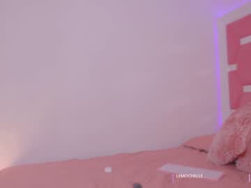 webcam girl nicolle_mitchelle live cam image #8961894