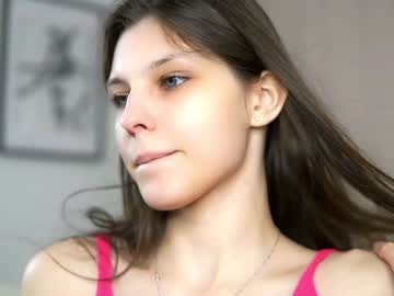 webcam girl peek_in_my_window live cam image #9906206
