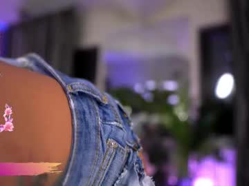 webcam girl serene_sophiex live cam image #11957952