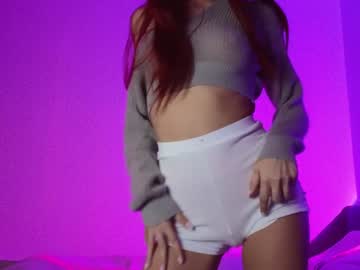 webcam girl lizzy_peach live cam image #10744345