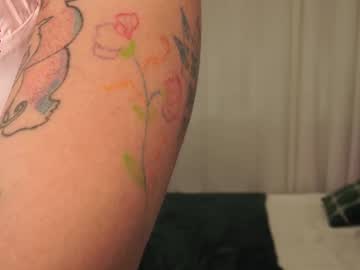 webcam girl miarouxie live cam image #12875702