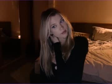 webcam girl bitter_moon live cam image #3822601