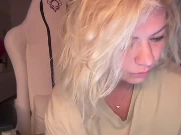 webcam girl kiradivine live cam image #10857286