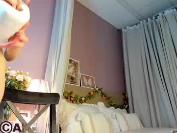 webcam girl dearly_emily live cam image #12973569