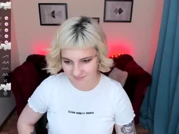 webcam girl yolandi_toit live cam image #3010473