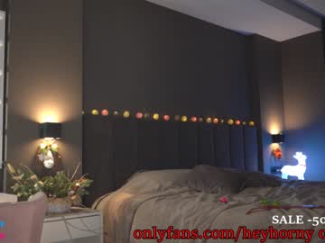 webcam girl heyhorny_cb live cam image #1053980