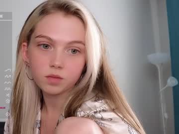 webcam girl small_blondee live cam image #7207085