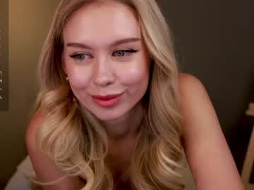 webcam girl aleksa_cutie live cam image #10402187