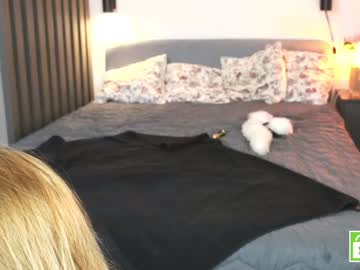 webcam girl girl_u_never_met live cam image #4930192