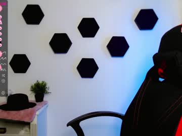 webcam girl shy_blondiee live cam image #5209788