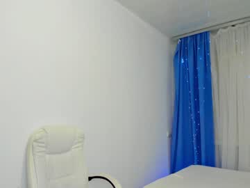 webcam girl emmika_ live cam image #8670001