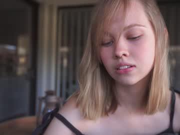 webcam girl bibi_it_is live cam image #4687881