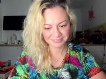 webcam girl kiradivine live cam image #4156779