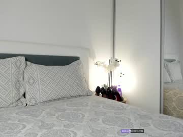 webcam girl intrigueeme live cam image #7831789
