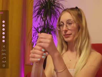 webcam girl girl_i_am live cam image #8908429