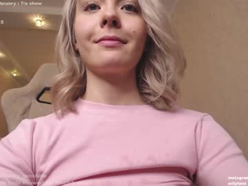 webcam girl honey_sunshine live cam image #8614066